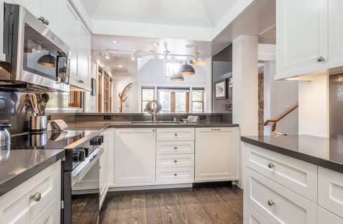 Homewood House | Homewood Cottage with Beach Access