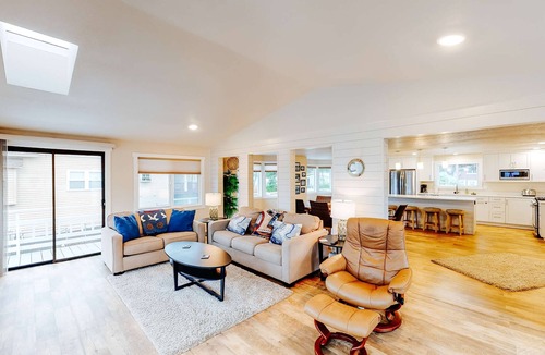 Lincoln Beach House | Homey dog friendly house with partial ocean views gas fireplaces and gas grill