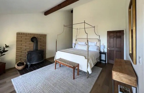 Ukiah Villa | Honey House Villa, wineries, views, pool, hot tub