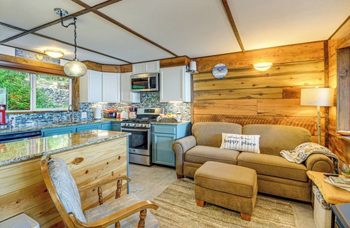West Hills Cabin | Hood Canal Views: Remote Cabin in Quilcene!