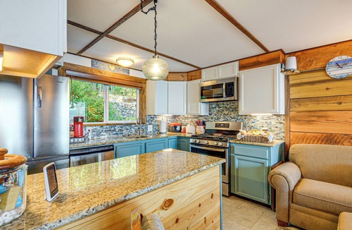 West Hills Cabin | Hood Canal Views: Remote Cabin in Quilcene!
