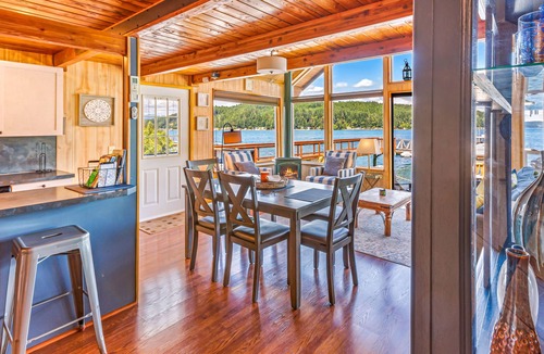 Union House | Hood Canal Waterfront w/Hot Tub & Dock