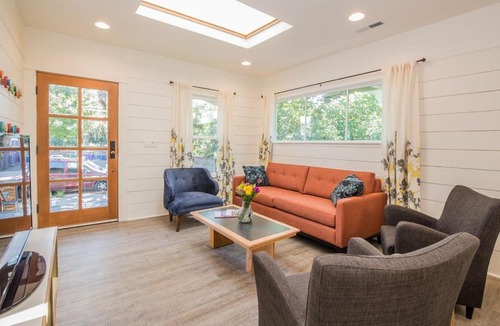 Mississippi District House | Hot & Chic Mississippi District -Fresh, Bright & Modern Bungalow