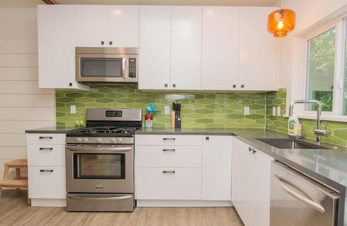 Mississippi District House | Hot & Chic Mississippi District -Fresh, Bright & Modern Bungalow