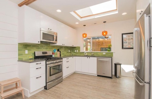 Mississippi District House | Hot & Chic Mississippi District -Fresh, Bright & Modern Bungalow
