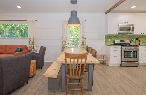 Mississippi District House | Hot & Chic Mississippi District -Fresh, Bright & Modern Bungalow