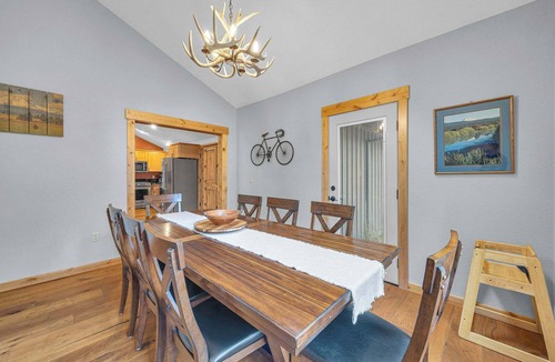 Deer Park House | Hot tub, AC, Sharc, pool table, foosball ping pong