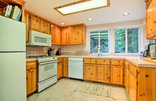 Truckee Cabin | Hot Tub Access, Near Skiing: Tahoe Donner Cabin