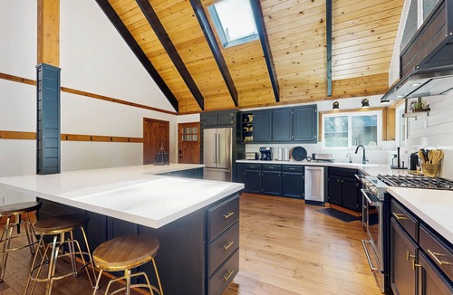 Arnold House | Hot Tub, Game Room & Home Gym: Serene Arnold Gem