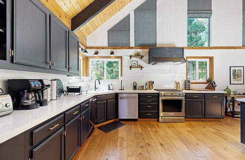 Arnold House | Hot Tub, Game Room & Home Gym: Serene Arnold Gem