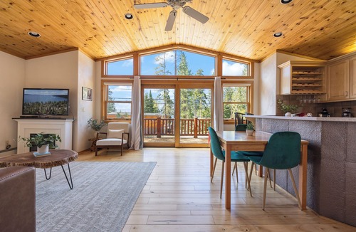 Carnelian Bay Cabin | Hot Tub - Game Room - 14 beds - Across from Lake Tahoe