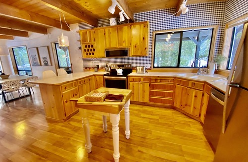 Ardenvoir House | Hot tub,pool table,xc/downhill ski,near-Stevens Pass,Leavenworth,Lake Wenatchee