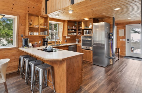 Hyak Cabin | Hot Tub & Sauna: Mountain Living at Hyak Cabin!