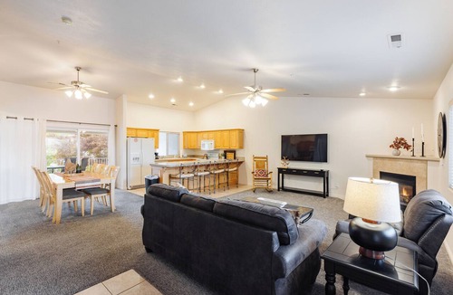 St. George Condo | Hot Tubs + Indoor Pool! | All Inclusive Amenities | Poolside | Strong Wifi | Great Value | #1017