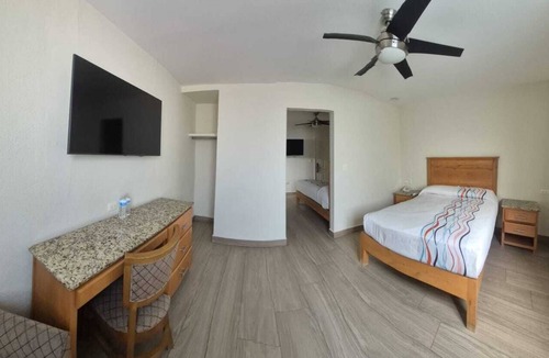 Avenida Revolucion Hotel | HOTEL BAJA