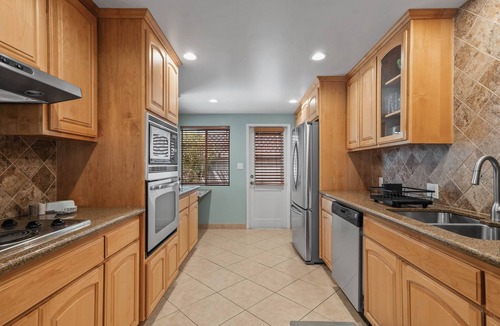 Bay Park House | House on the Hill - charming house with beautiful views