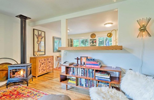 Clinton House | House w/Deck on Whidbey Island, 1 Mi from Shore!