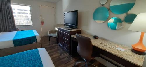 Downtown Reno Hotel | Howard Johnson by Wyndham Downtown Reno