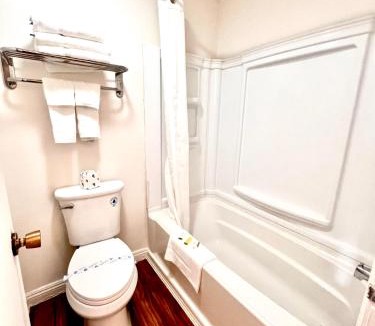 Downtown Reno Hotel | Howard Johnson by Wyndham Downtown Reno