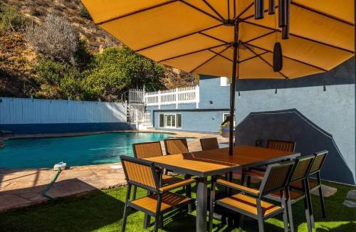 Bay Park House | Huge House with Pool! Sleeps 16 - BBQ - Shuffleboard