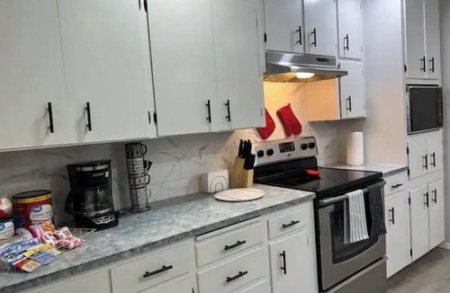 Parkland Apartment | 💥HUGE, PRIVATE, 3 BEDROOM/1 BATH NEAR PLU & JBLM💥
