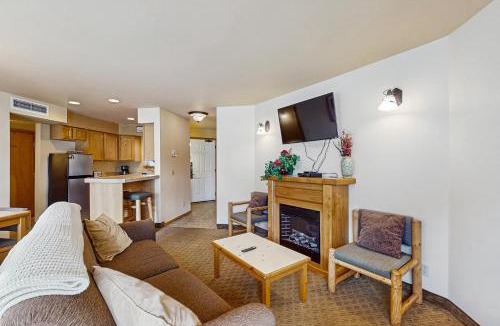 Sunnyslope Apartment | Icicle Village Resort 401 Aspen Abode