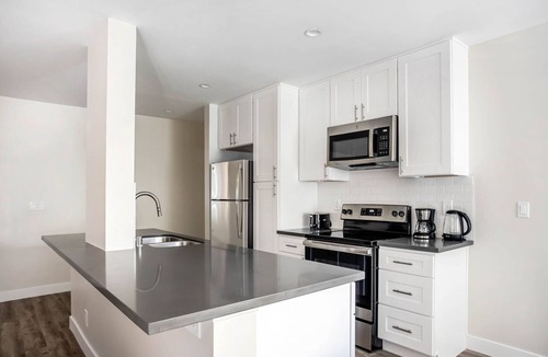 Encino Apartment | Ideal Encino 1BR w/W/D, Pool & Gym, nr Ventura Blvd, by Blueground
