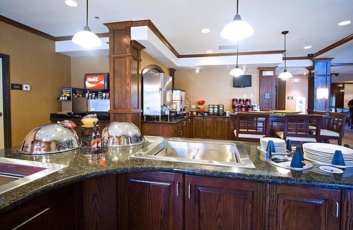 West Valley City Condo | Ideal Location! Free Breakfast Buffet. Pool, Hot Tub & Waterslide. Near Salt Palace Convention Center!