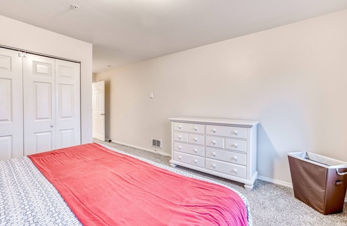 Westport Condo | Ideally located condo with pool, hot tub, grill, & beach gear - dog-friendly