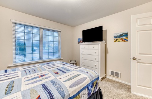 Westport Condo | Ideally located condo with pool, hot tub, grill, & beach gear - dog-friendly