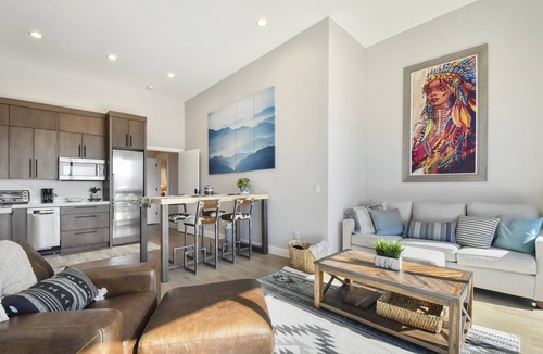 Hideout House | Incredible Views | 2 Kitchens | Garage | Lake Access