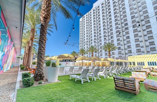 Las Vegas Apartment | International Suite | Vegas Casino Stay