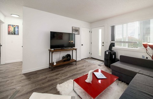 Sunnyside Condo | #InvestREPM SE Belmont Close to Providence Medical