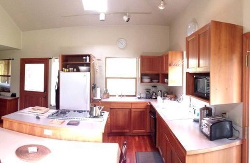 Lummi Island Cottage | Inviting Cottage Rental with Private Deck near Bellingham, Washington