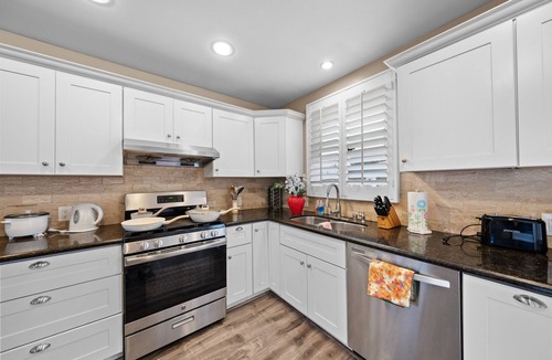 Mayflower Village House | Jie’s Urban Escape 3b2b Single house with yard