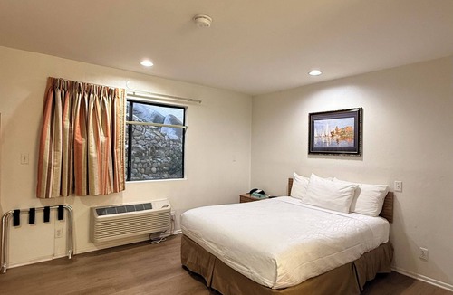 Marina del Rey Hotel | Jolly Roger Hotel