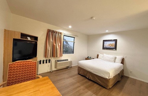 Marina del Rey Hotel | Jolly Roger Hotel