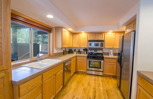 Sunriver House | JUNI18 - Fabulous Home, A/C, on the Bike Path, Hot Tub