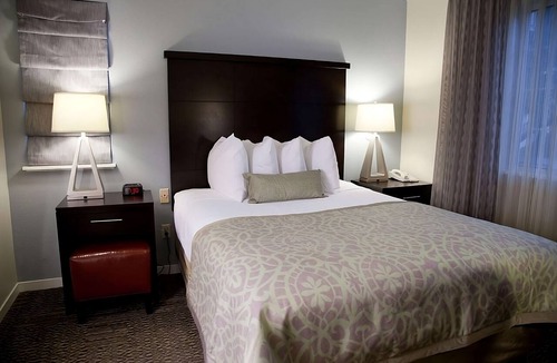 San Bruno Hotel | Just What You Were Looking For! Free Breakfast, Onsite Pool, Parking