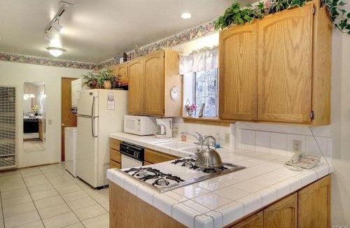 Big Bear Lake House | Karin's Cottage - Close to Bear Mountain and Snow Summit