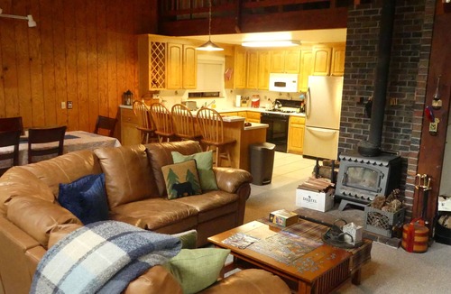 Arnold Cabin | Karock Lodge - w/Pool Access!