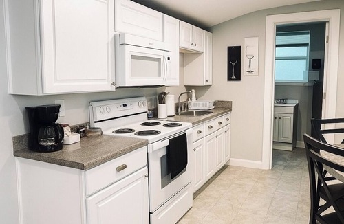 Keizer House | Keizer Rapids Mini Estate 🌊 (Near In-N-Out)