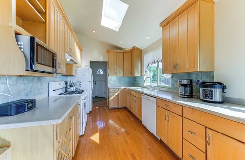 Kelseyville House | Kelseyville Home w/Deck & Clear Lake Views!