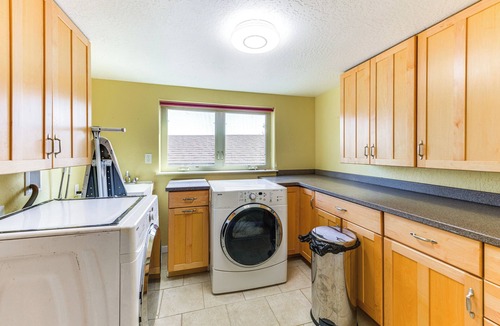 Kelseyville House | Kelseyville Home w/Deck & Clear Lake Views!