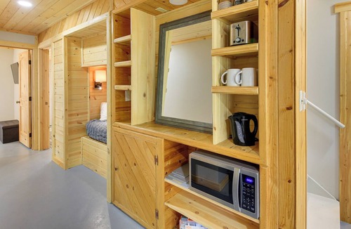 Kettle Falls Apartment | Kettle River Retreat w/Grill + Outdoor Shower