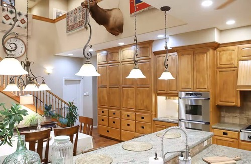 Visalia House | Kids' Paradise–Private Orchard House Near Sequoia