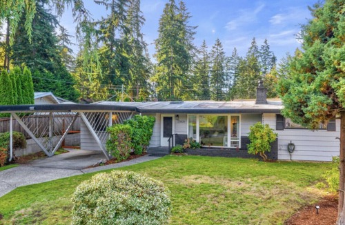 Edmonds House | King Bed I Piano I Fenced Yard I Pets OK