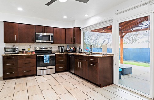 Plano House | King Bed, Nice Backyard, Family Friendly, Foosball, Games, Cornhole, Grill