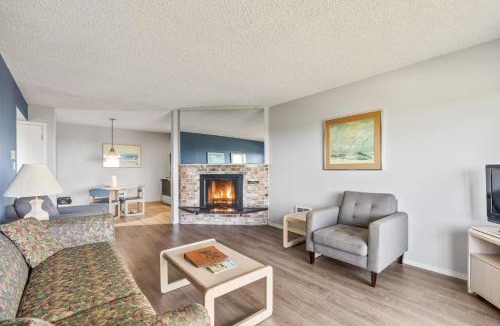 Ocean Shores House | King Bed Ocean View Suite - Pet Friendly - Kitchen - Pool and Hot Tub