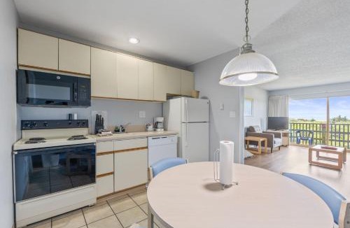 Ocean Shores House | King Bed Ocean View Suite - Pet Friendly - Kitchen - Pool and Hot Tub